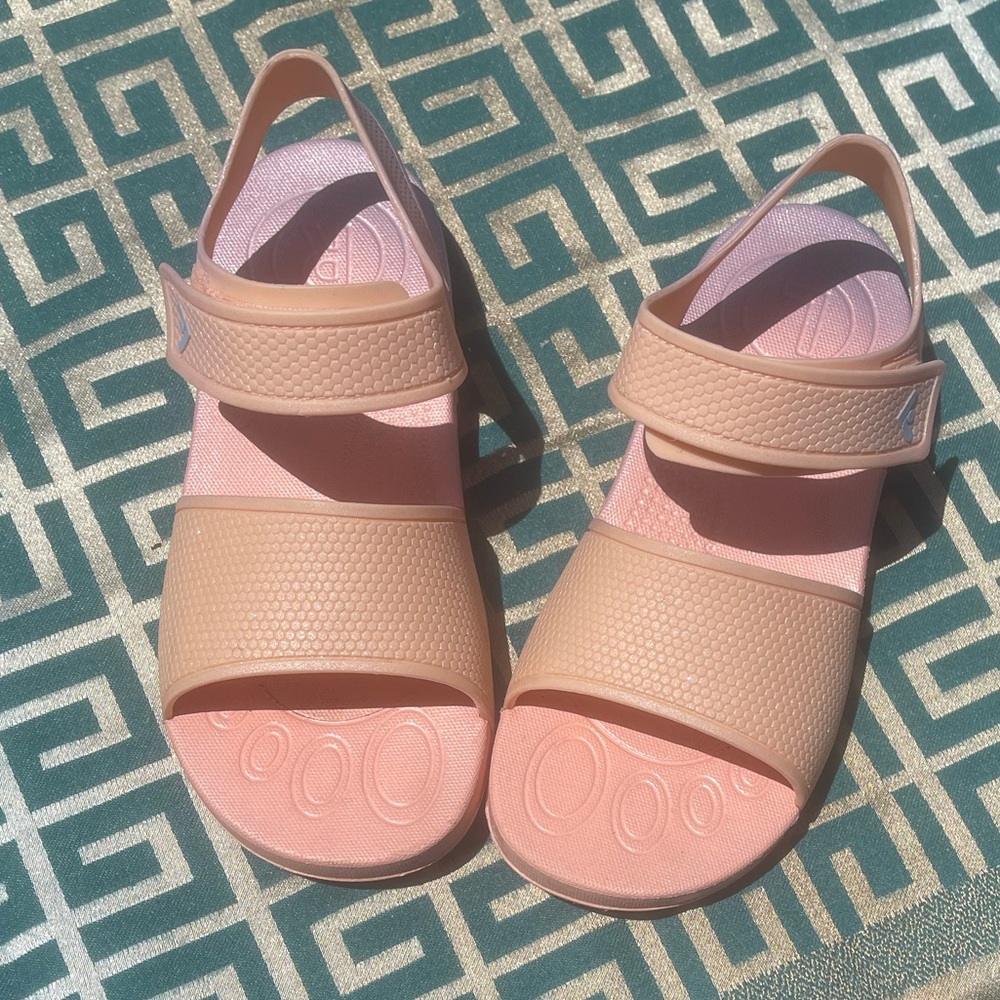FitFlop size 12 iridescent pink toddler girl rubber sandals